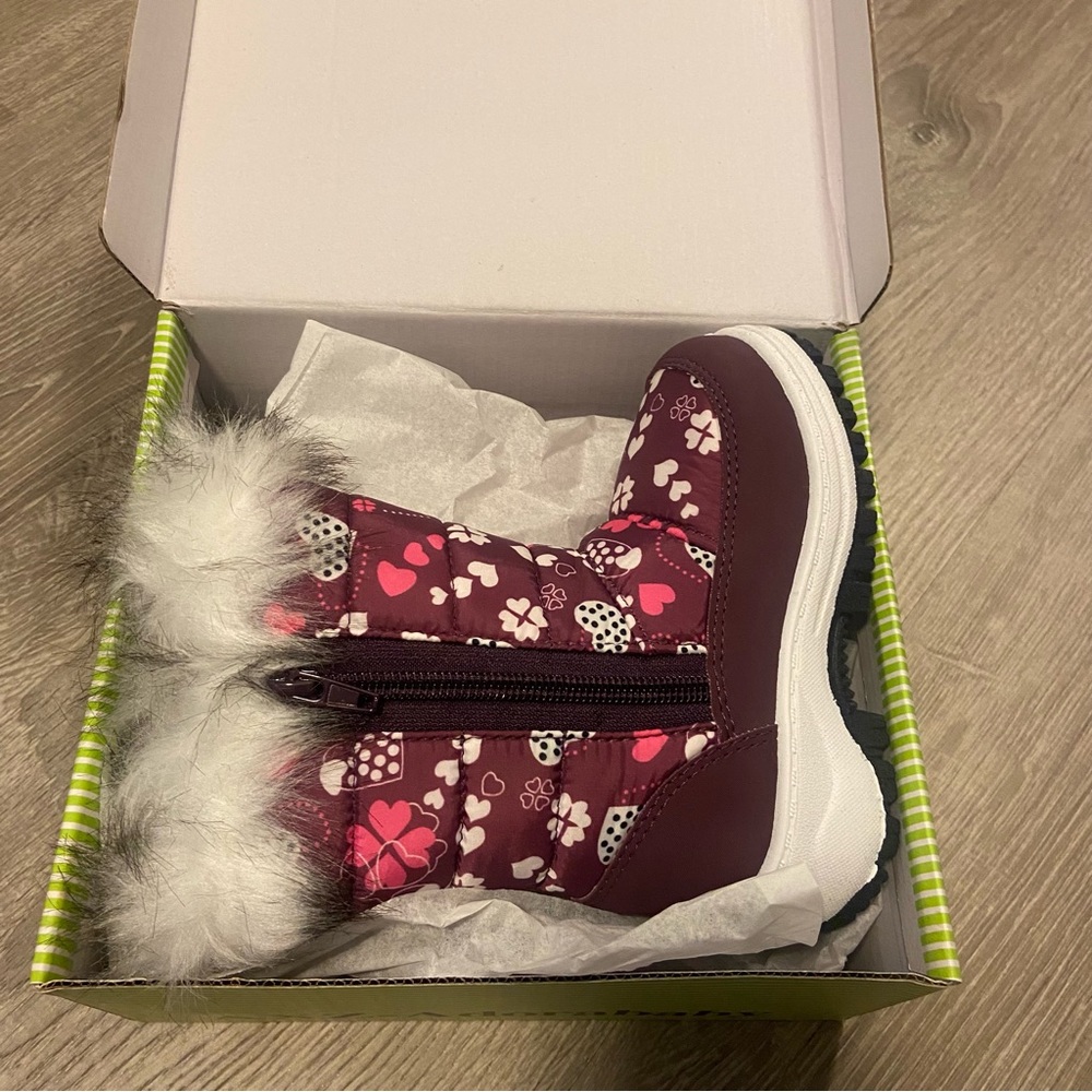 NWT AXZ Adorababy burgundy heart print snow boots with faux fur size 7 toddler